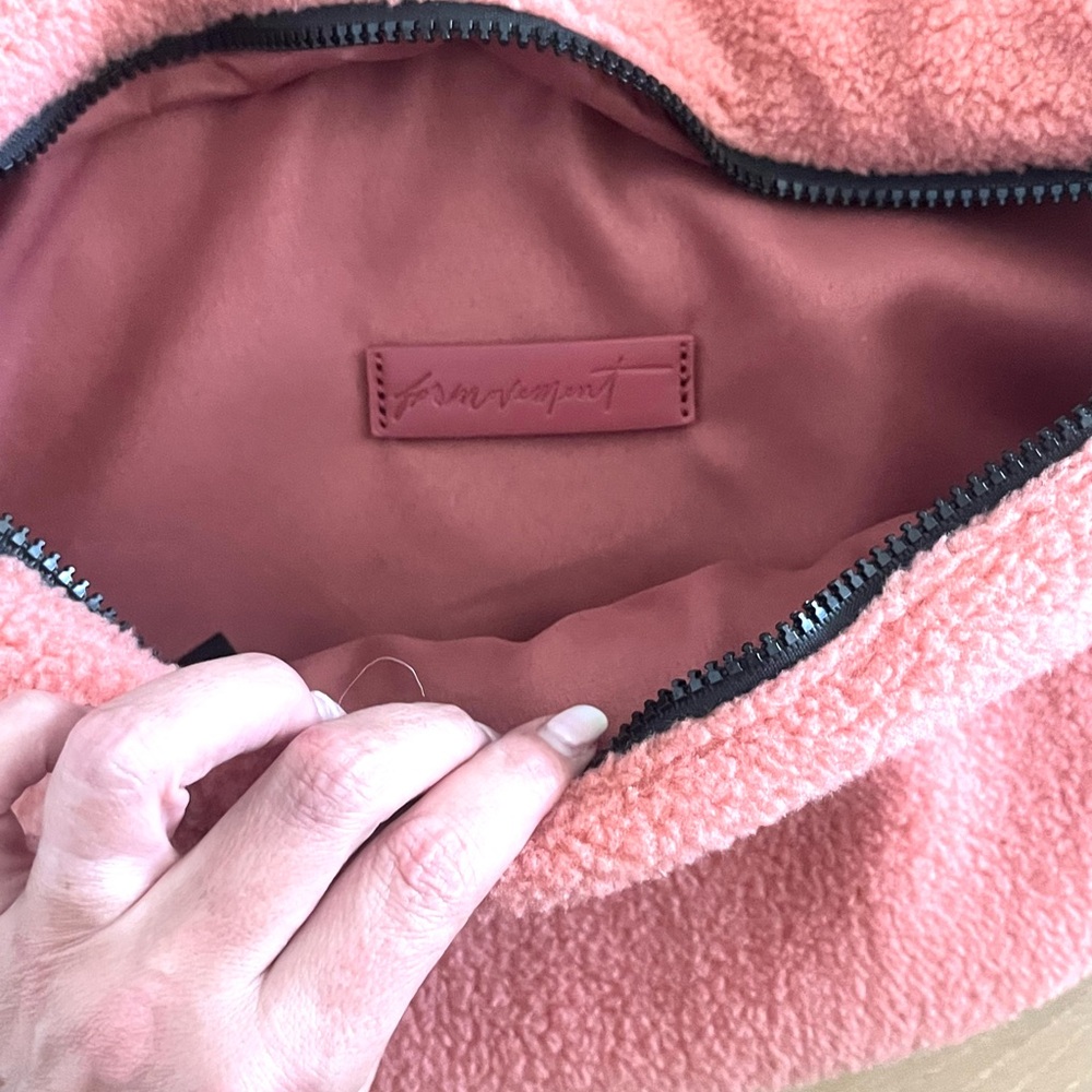 New Pink Fleece Large Crossbody Bag - Picture 4 of 4